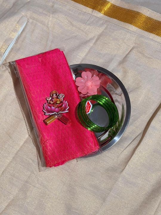 Blouse Piece & Bangle Thamboolam